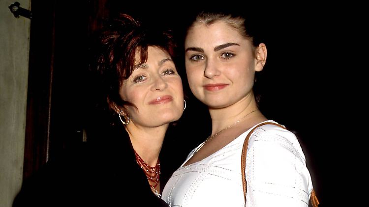 Sharon Osbourne mit ihrer Tochter Aimee (r.).