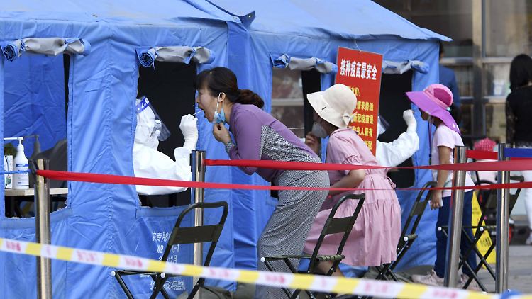 In Peking haben sich seit Ende April mehr als 1300 Menschen mit der Omikron-Variante des Coronavirus infiziert.