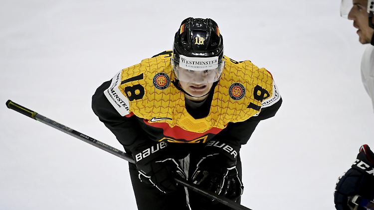 Tim Stützle zog sich die Knieverletzung im Spiel Deutschland gegen Frankreich zu.