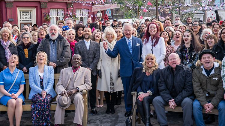Sind bald in der Kultseifenoper "EastEnders" zu sehen: Charles und Camilla.