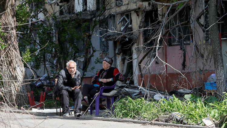 Überlebende der russischen Belagerung: Journalisten dürfen auf einer von Moskau organisierten Pressereise die zerstörte Stadt besuchen.