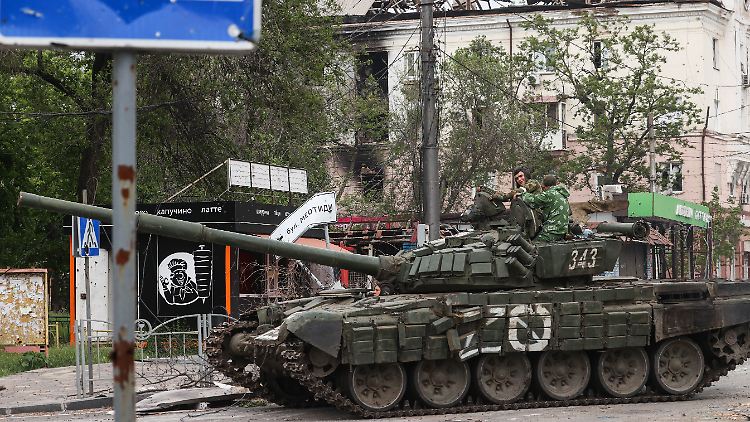 Die Gefechte in der Ukraine werden womöglich noch Wochen und Monate weitergehen - Kiew verlängert vorsorglich das geltende Kriegsrecht um weitere 90 Tage. 
