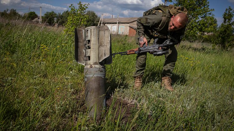 Ein nicht explodierter russischer Sprengkörper in der Ukraine.