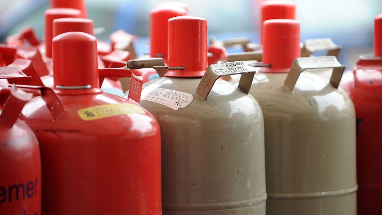 Eine Flasche ist okay, noch eine in einem anderen Raum auch - mehr Flüssiggasflaschen soll man daheim nicht lagern.