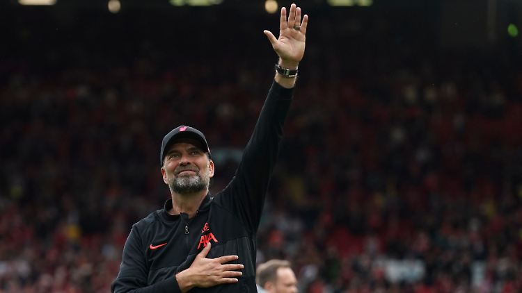 Klopp drehte noch schnell eine Ehrenrunde, dann begannen die Vorbereitungen für das Finale der Champions League. 