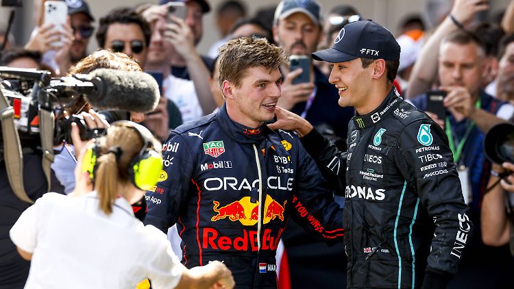 Verstappen (m.) und Russell (r.) wirken zufrieden. 