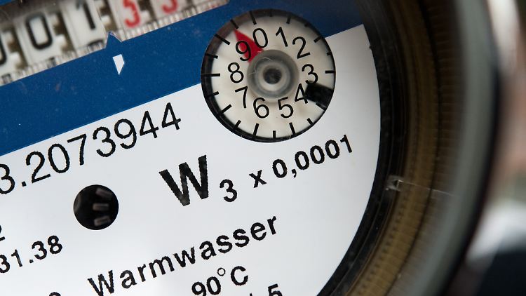 Die Kosten für warmes Wasser steigen infolge der hohen Energiepreise ebenfalls stark an. 