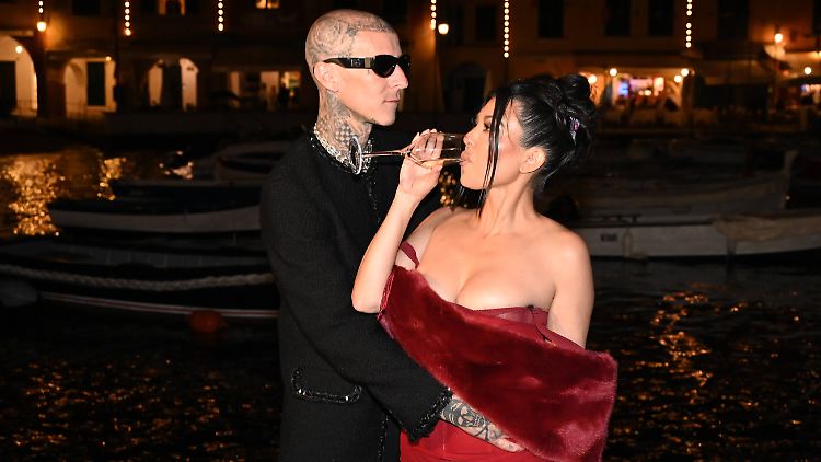 Auf die Liebe: Kourtney Kardashian und Travis Barker.