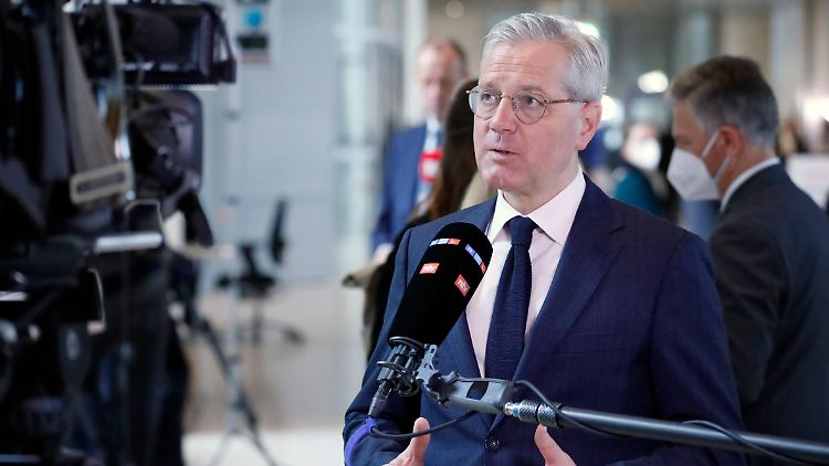 "Wunsch statt Wirklichkeit" - so fasst Norbert Röttgen die Fehler in der deutschen Russlandpolitik der letzten Jahre zusammen.