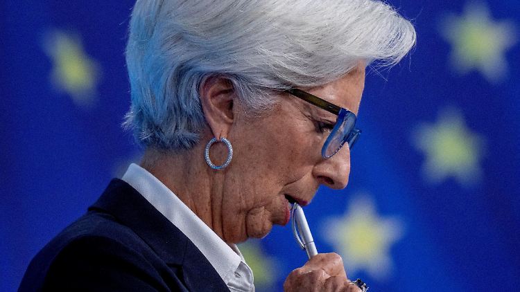 Der Einlagensatz der EZB liegt derzeit bei minus 0,5 Prozent und bereits seit 2014 unter null: Das wird EZB-Chefin Lagarde nun schrittweise ändern.
