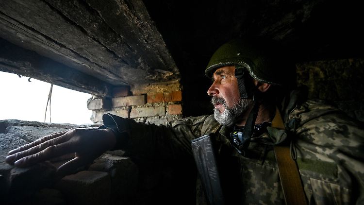 Ein Mitglied der Territorialverteidigung von Saporischschja an der Front im Süden der Ukraine.
