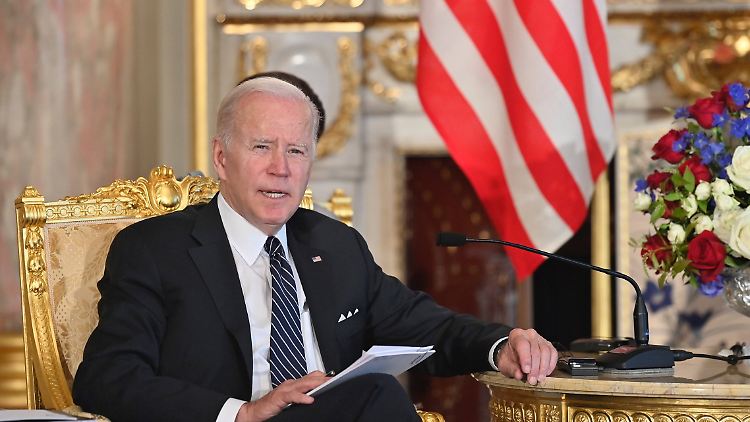 Die USA würden zwar die Ein-China-Politik unterstützen, aber nicht die Idee, Taiwan mit Gewalt einzunehmen, sagte Biden in Japan. 