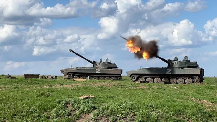 Im Osten und Süden der Ukraine gehen die Kämpfe mit unverminderter Härte weiter.
