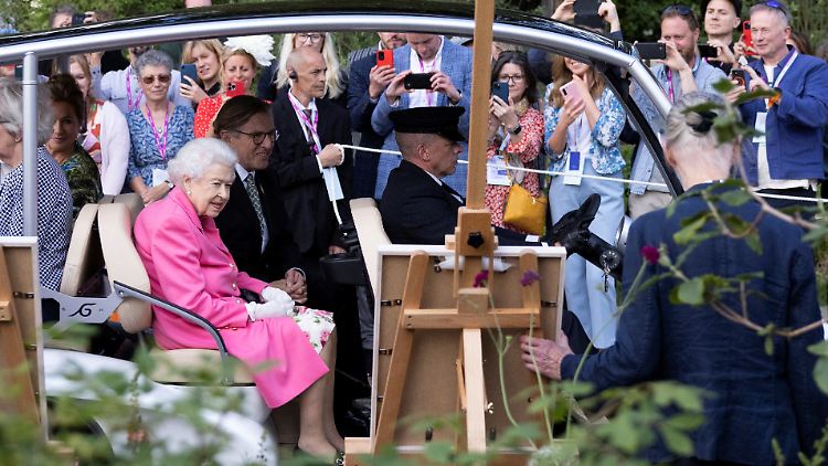 Ein Ausflug à la Queen: Elizabeth II. beim Besuch der Chelsea Flower Show.