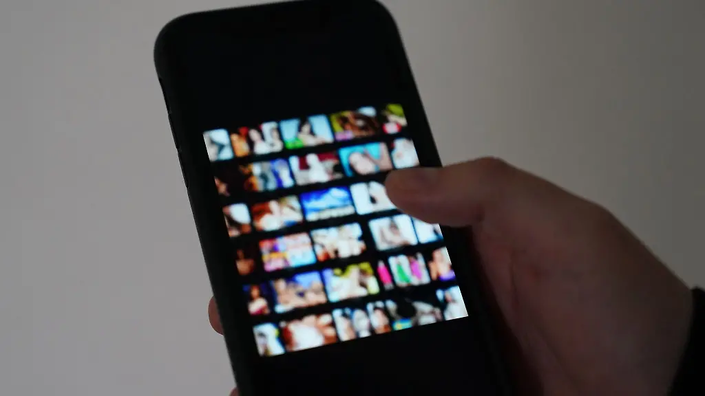 Online-Flirts-enden-fuer-Betroffene-nicht-selten-mit-einem-boesen-Erwachen-Spaetestens-wenn-Erpressung-ins-Spiel-kommt