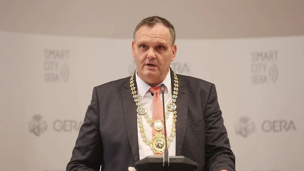 Der-neue-Oberbuergermeister-von-Gera-Kurt-Dannenberg-CDU-ist-in-sein-Amt-eingefuehrt-worden