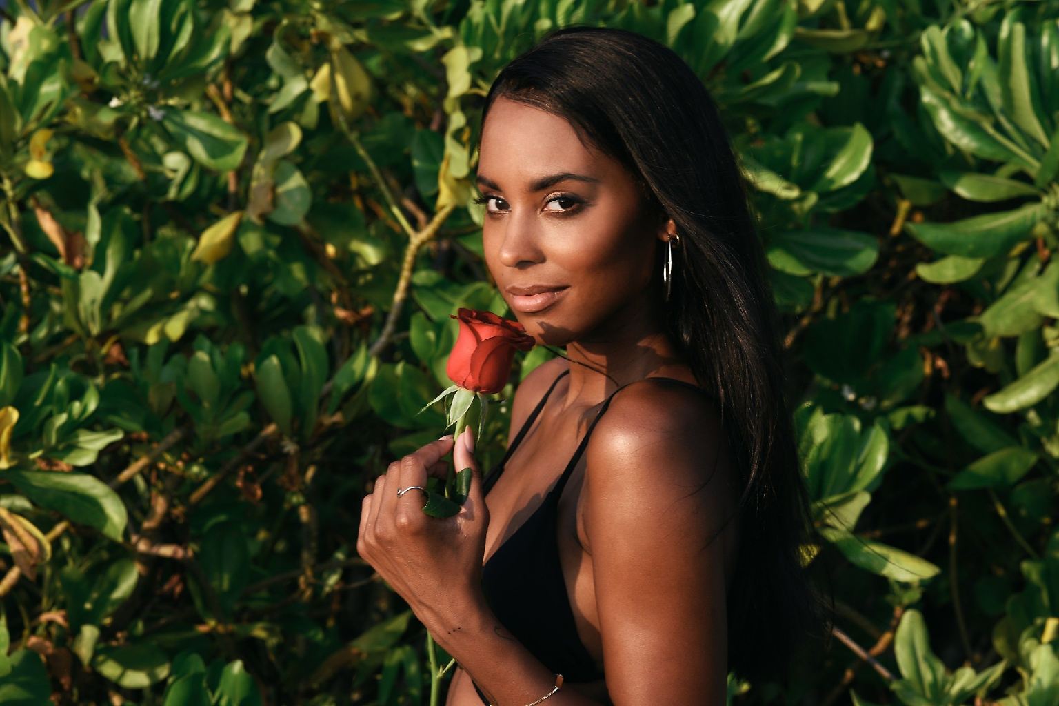 Sharon Battiste darf in der neuen Staffel von "Die Bachelorette" Rosen verteilen und ...
