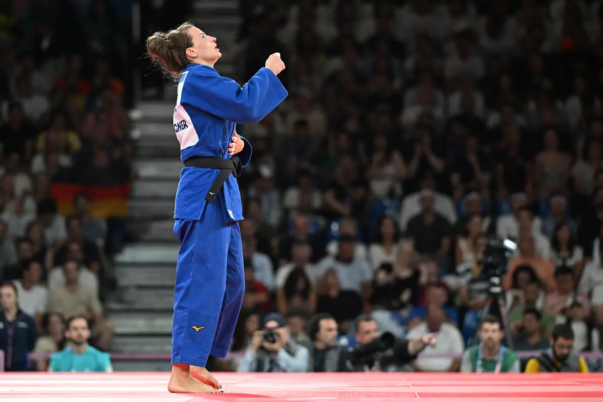 9cd523c4f2c849abc41d1fb4c82f1081