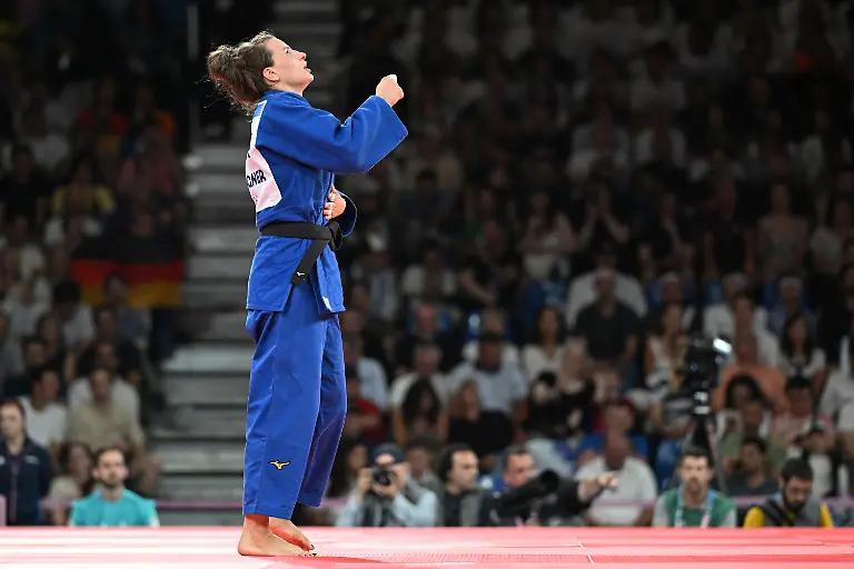 9cd523c4f2c849abc41d1fb4c82f1081