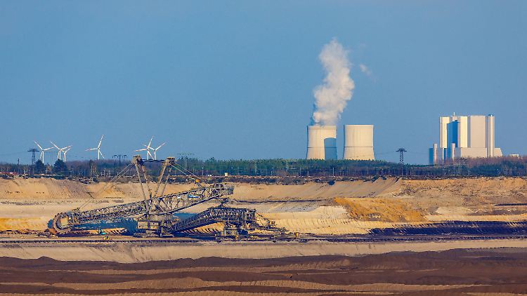 Das Braunkohlekraftwerk "Schwarze Pumpe" in Welzow soll ebenfalls bis spätestens 2038 vom Netz.