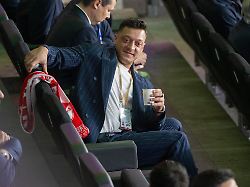 Ewig polarisierender Weltmeister: Tief verletzter Mesut Özil distanziert sich immer mehr von Deutschland