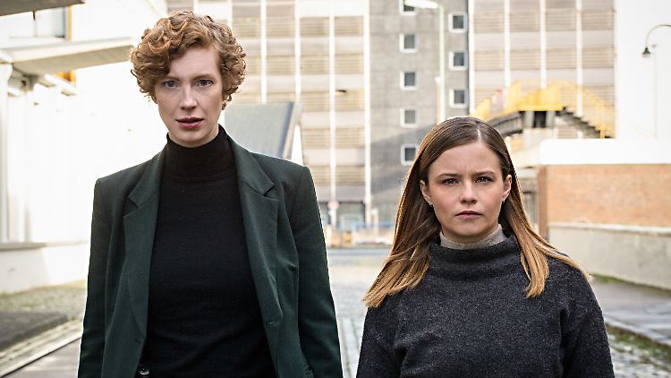 Linda Selb (Luise Wolfram, l.) und Liv Moormann (Jasna Fritzi Bauer) ermitteln.