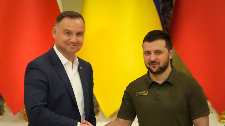 Polens Präsident Andrzej Duda (l., mit dem ukrainischen Präsidenten Wolodymyr Selenskyj) ist enttäuscht von der deutschen Regierung.