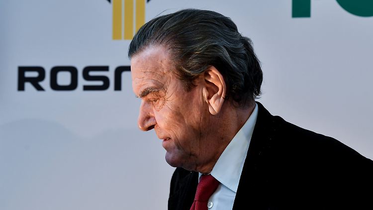 Schröders Zeit als Aufsichtsratsvorsitzender bei Rosneft geht zu Ende. Bleibt er Gazprom erhalten?