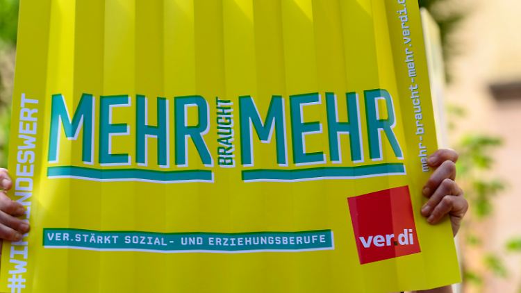 Die Gewerkschaften müssten ihren Mitgliedern erklären, warum die Lohnabschlüsse in diesem Jahr unterhalb der Inflationsrate bleiben sollen, fordert Bofinger.