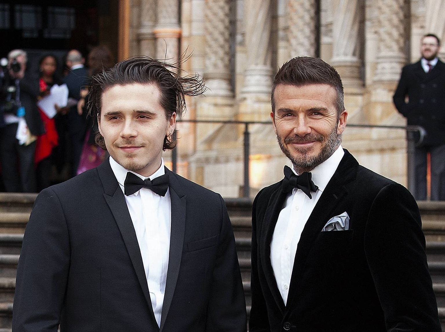 Brooklyn ist der älteste Sohne von Victoria und David Beckham, die insgesamt vier Kinder haben. Der 23-Jährige ist heute ein gefragtes Model und Fotograf. Zu seinem Vater hat er ein sehr inniges Verhältnis.