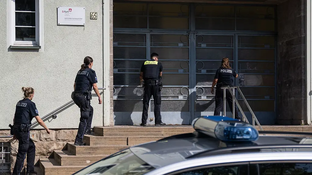 Die-Polizei-durchsuchte-auch-das-Heinrich-Mann-Gymnasium-in-Erfurt