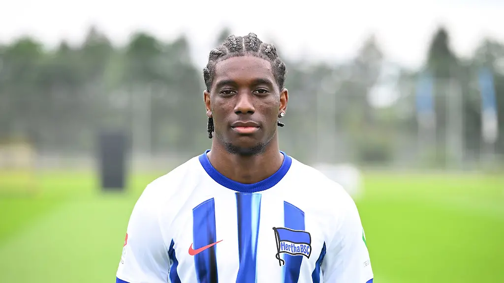 Fuer-Kelian-Nsona-geht-es-nach-Emmen-in-die-Niederlande