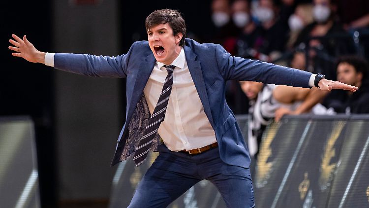 Calles übernimmt die EWE Baskets nach dem Ende der Ära Rickey Paulding, der als Spieler nach 15 Jahren in Oldenburg seine Karriere beendet hat.