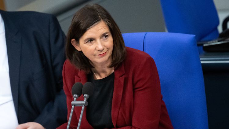Katrin Göring-Eckardt ist seit 2021 Vizepräsidentin des Deutschen Bundestags. Sie hatte dieses Amt bereits von 2005 bis 2013 inne.