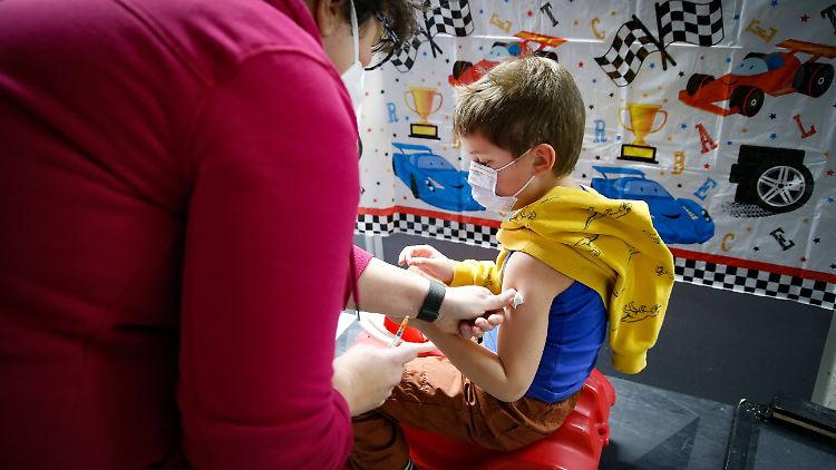 Bislang gab es eine Impfempfehlung nur bei Kindern mit Vorerkrankungen oder Risikofällen in ihrem Umfeld.