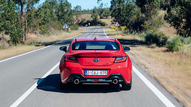 Beim Toyota GR 86 sitzt der Motor vorne, der Antrieb hinten. Garant für gepflegte Querbeschleunigung.