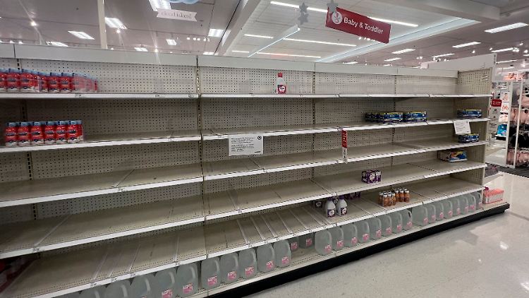 Seit Februar kaum Babymilchpulver im Angebot: Leere Regale in einem Supermarkt in Gainesville im US-Bundesstaat Virginia.