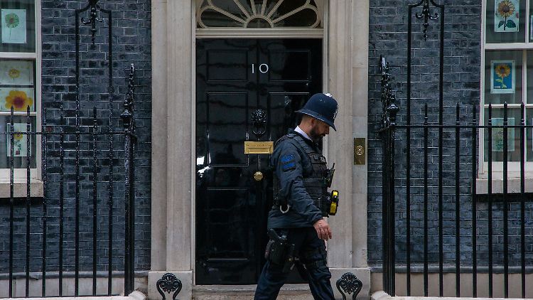 Warum hat Scottland Yard Boris Johnson nicht für seine Teilnahme an den Lockdown-Partys bestraft? Das wollen Rechtsaktivisten in London wissen. 