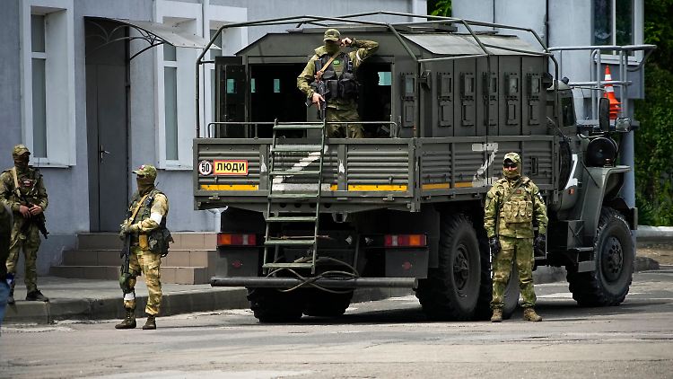 Immer wieder berichten russische Soldaten, sie hätten erst von ihrem Kriegseinsatz erfahren, als sie bereits in die Ukraine einmarschierten.