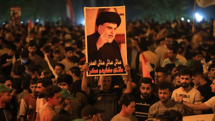 Der Block des einflussreichen schiitischen Predigers Muktada al-Sadr hatte das Gesetz eingebracht.