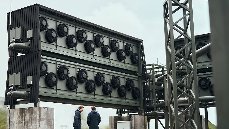 Die weltgrößte Maschine, mit der CO2 direkt aus der Luft gesaugt wird (Direct Air Capture), hat im September in Island ihre Arbeit aufgenommen.