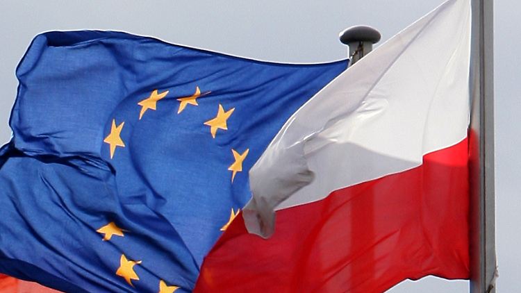 Die EU-Kommission hat die Auflösung der Disziplinarkammer zu einer Voraussetzung für die Freigabe europäischer Corona-Hilfsgelder gemacht.