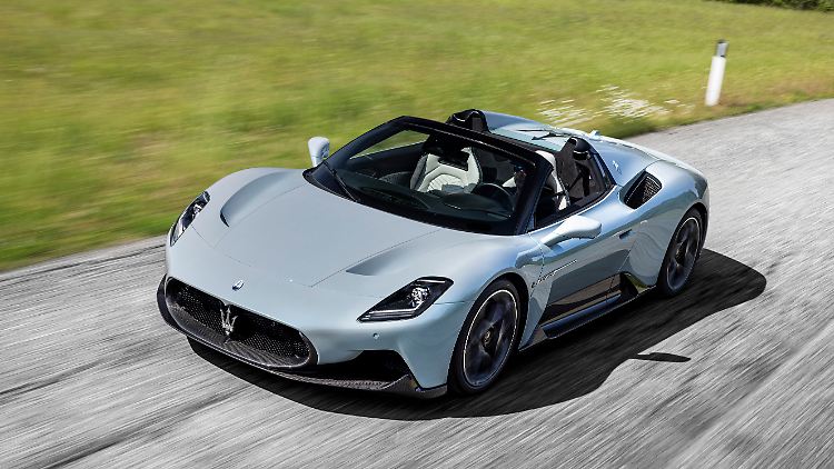 Mindestens 260.000 Euro muss derjenige investieren, der sich in einem Maserati MC-20 Cielo die Haare zerzausen lassen will.