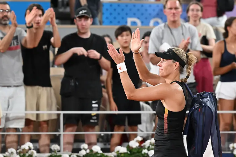 Angelique-Kerber-applaudiert-nach-ihrer-Niederlage-dem-Publikum