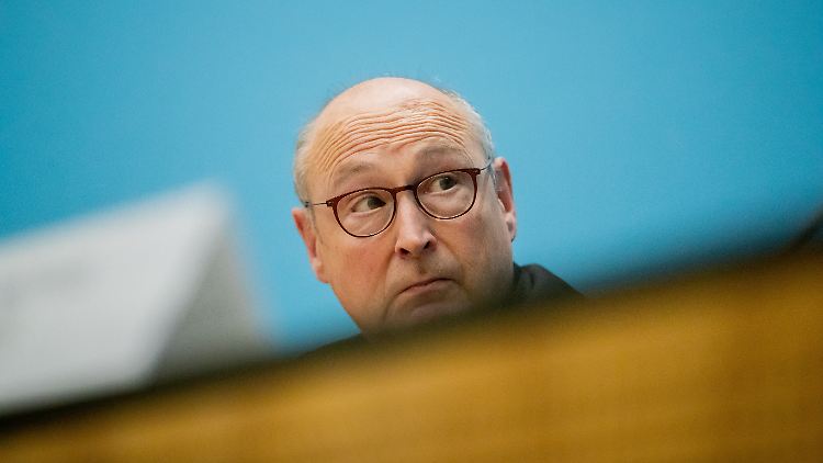 Vonovia-Chef Rolf Buch geht davon aus, dass auf viele Mieter und Mieterinnen hohe Nachzahlungen  zukommen. 