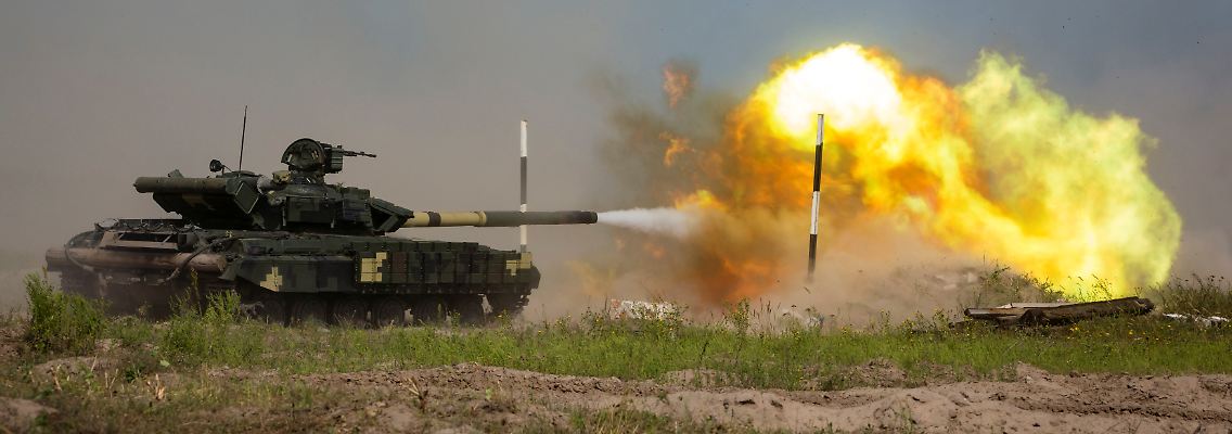 2016-08-23T120000Z_2031382787_S1BETXCKGUAB_RTRMADP_3_UKRAINE-CRISIS-POROSHENKO.JPG