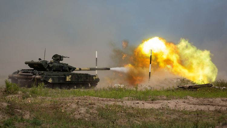 Auch die Ukraine nutzt T-62-Panzer - zumindest bei dieser Übung vor sechs Jahren in der Nähe von Charkiw.