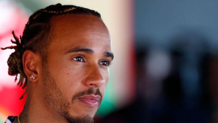 Ex-Weltmeister Lewis Hamilton wird von seinem eigenen Auto schmerzhaft gepiesackt.