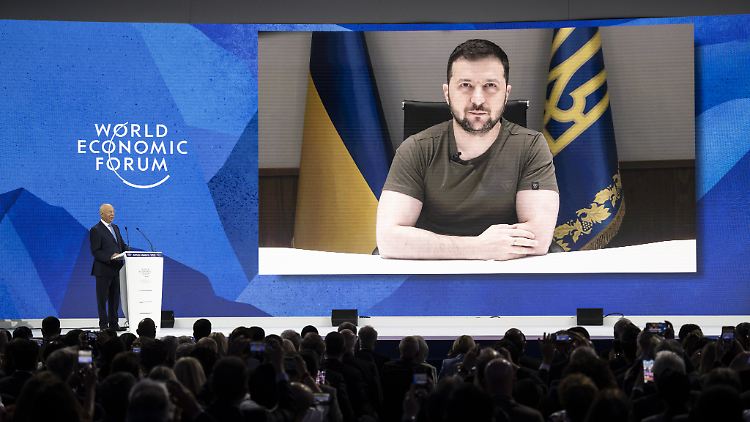 Selenskyj-Livestream in Davos: schlank und freundlich, ohne hervorstechende Nase oder abstehende Ohren.