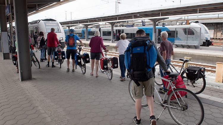 Die EVG schließt nicht aus, dass Radfahrer mitunter nicht mehr mitgenommen werden können.